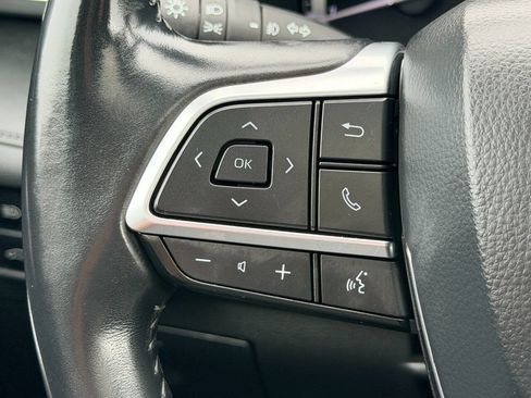 Used 2020 Toyota Highlander XLE FWD image 42