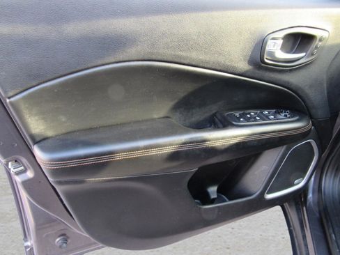 Used 2021 Jeep Compass Limited w/ Sun and Sound Group image 15