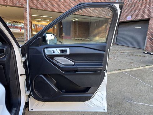 Used 2020 Ford Explorer Platinum w/ Premium Technology Package image 13