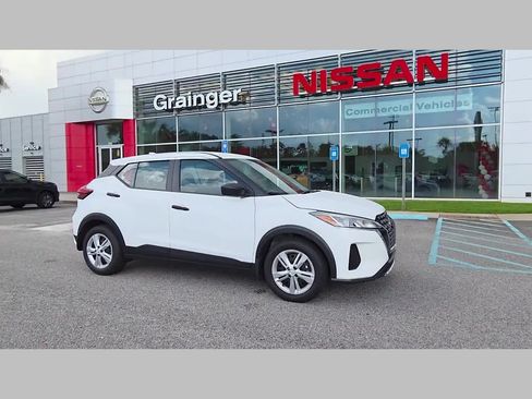 Used 2025 Nissan Kicks Play S FWD image 17