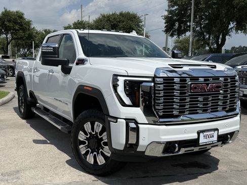 Used 2025 GMC Sierra 2500 Denali AWD/4WD image 2