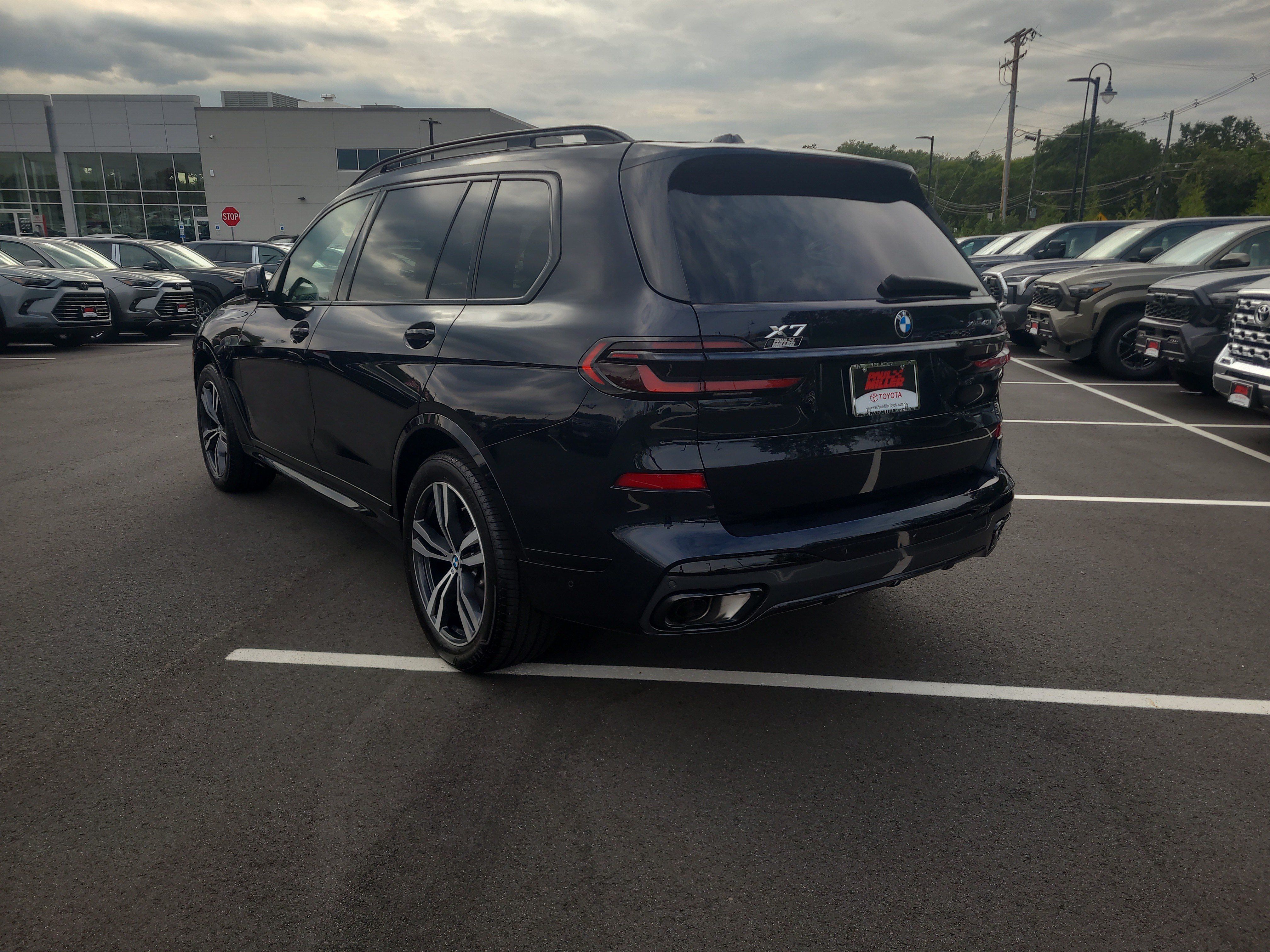 Used 2025 BMW X7 xDrive40i w/ M Sport Package AWD/4WD image 5