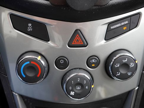 Used 2016 Chevrolet Trax LT w/ LT Convenience Package image 24