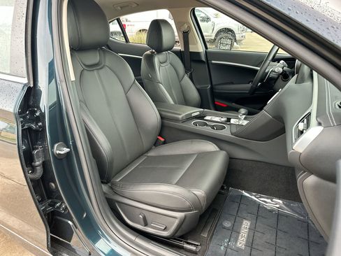 Used 2024 Genesis G70 2.5T image 22