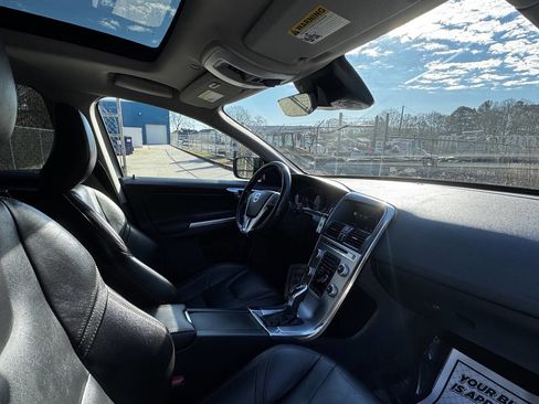 Used 2017 Volvo XC60 T5 Dynamic w/ Preferred Option Package image 14