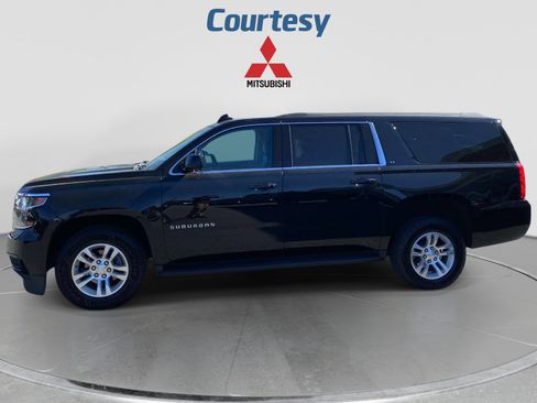 Used 2020 Chevrolet Suburban LT w/ Luxury Package AWD/4WD image 2