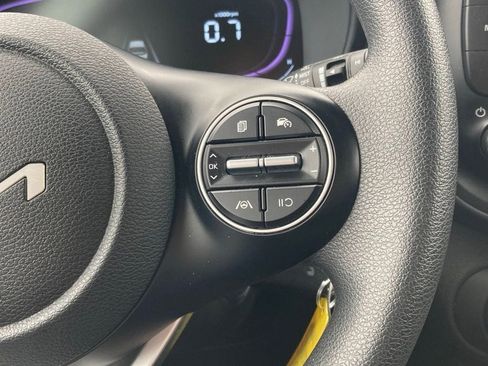 Used 2025 Kia Soul LX w/ LX Technology Package FWD image 17