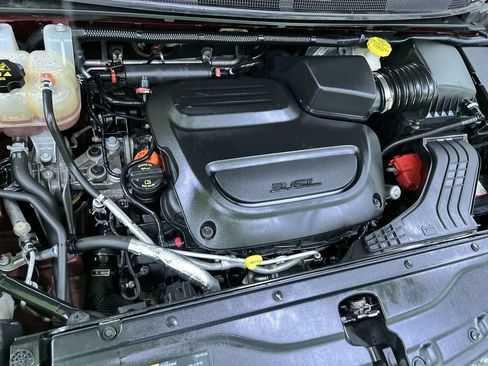 Used 2019 Chrysler Pacifica Touring-L FWD image 29
