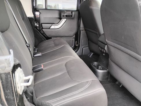 Used 2016 Jeep Wrangler Unlimited Sahara AWD/4WD image 16