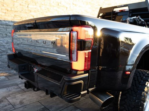 Used 2024 Ford F450 Platinum w/ FX4 Off-Road Package image 30