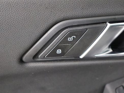 Used 2024 BMW 330i Sedan w/ M Sport Package RWD image 22