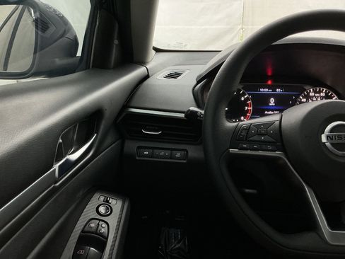 Used 2022 Nissan Altima 2.5 SV FWD image 32