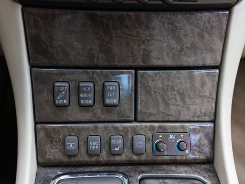 Used 2002 Lexus LS 430 image 38