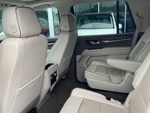 Used 2021 GMC Yukon Denali w/ Denali Premium Package RWD image 4