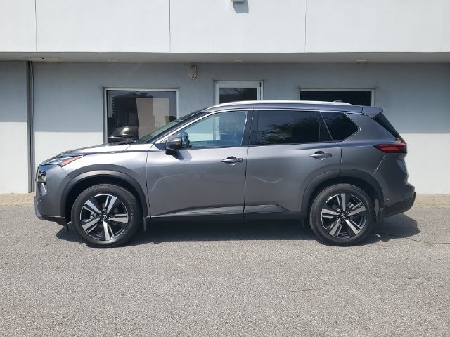 Certified 2025 Nissan Rogue SL w/ SL Premium Package FWD image 12