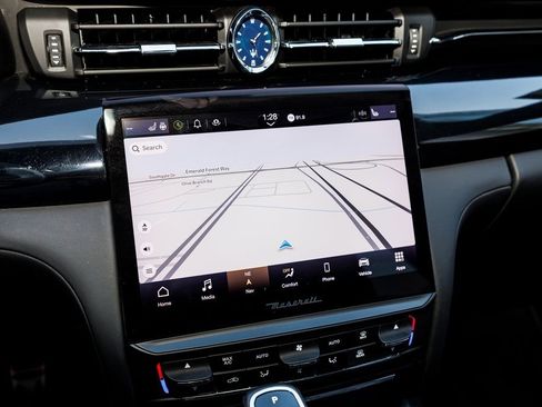 Used 2022 Maserati Quattroporte Modena image 18