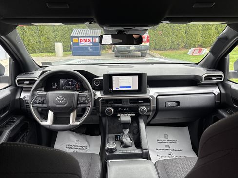 Used 2025 Toyota 4Runner SR5 AWD/4WD image 15
