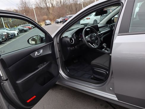 Used 2022 Kia Forte LXS w/ LXS Technology Package image 11