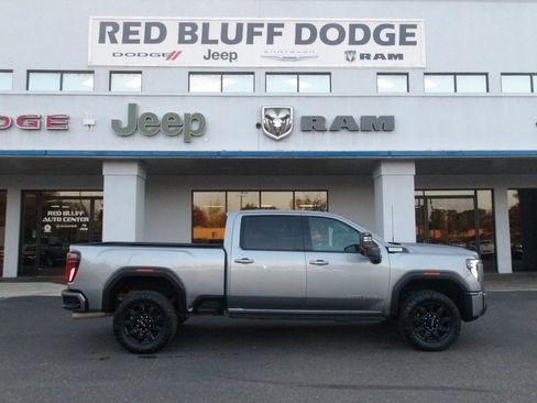 Used 2024 GMC Sierra 2500 AT4 image 1