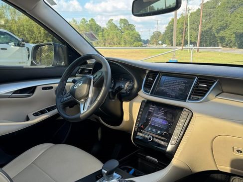 Used 2022 INFINITI QX50 Sensory image 10