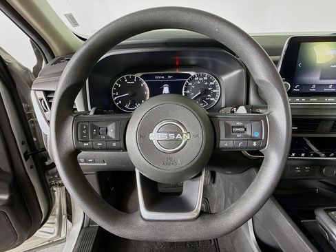 Used 2024 Nissan Rogue SV image 11