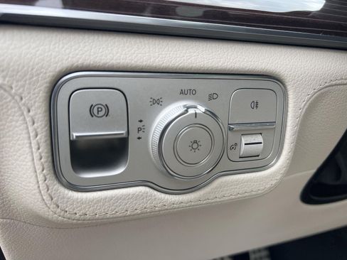 Used 2021 Mercedes-Benz GLS 580 4MATIC image 21