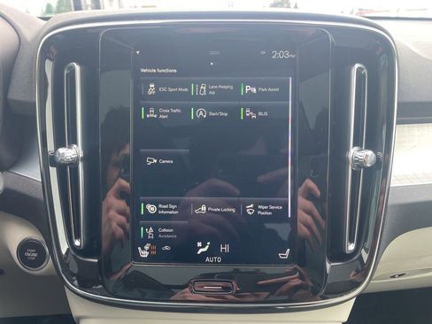 Used 2020 Volvo XC40 T5 Momentum image 32