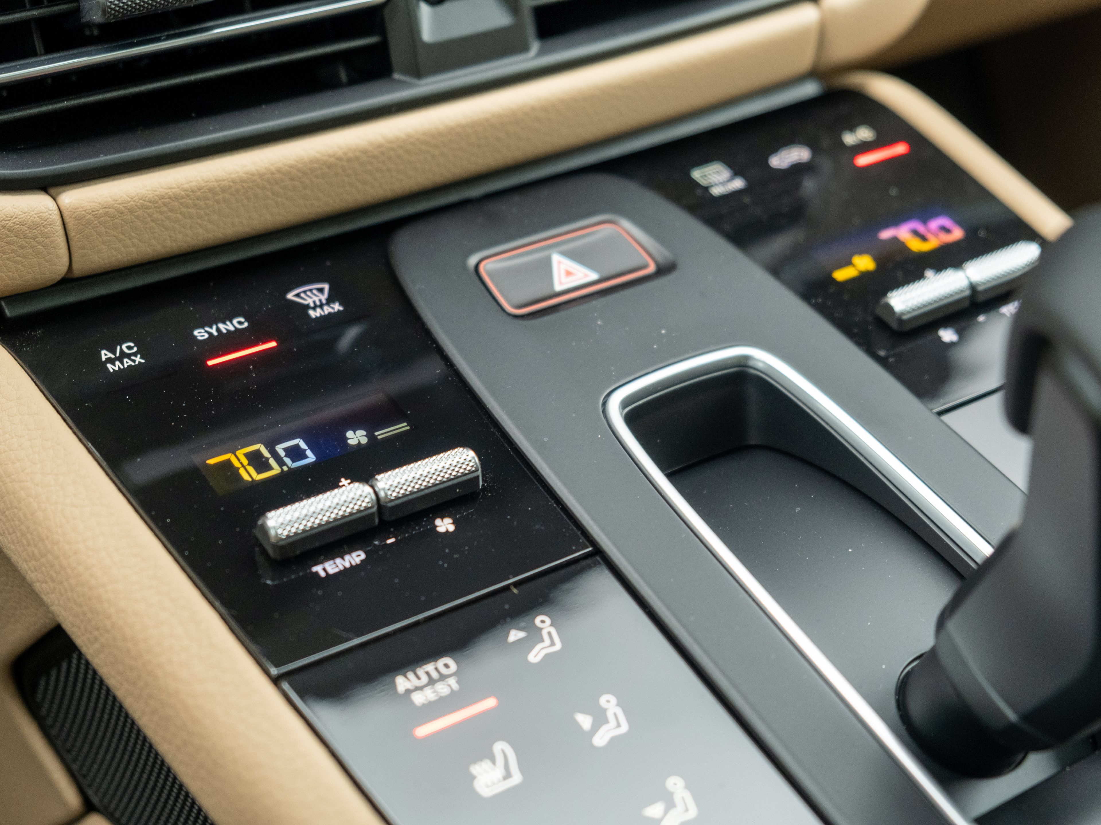 Certified 2026 Porsche Macan AWD/4WD image 32