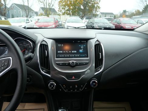 Used 2017 Chevrolet Cruze LT w/ Convenience Package image 13