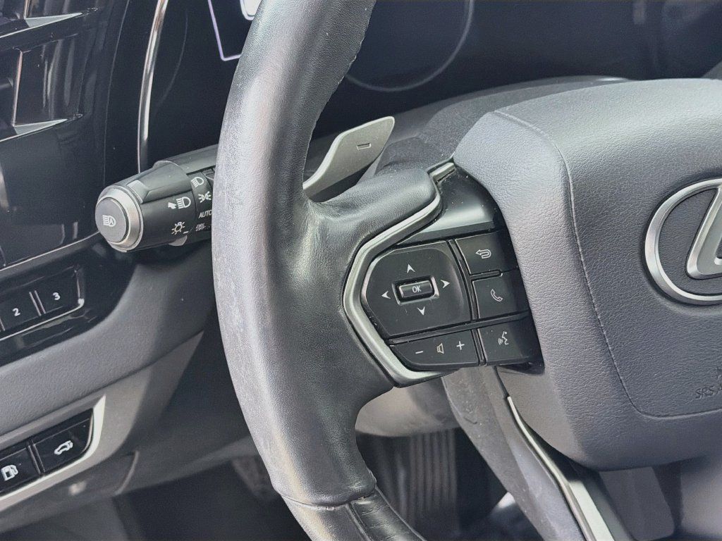 Used 2023 Lexus RX 350 Premium w/ Accessory Package AWD/4WD image 10