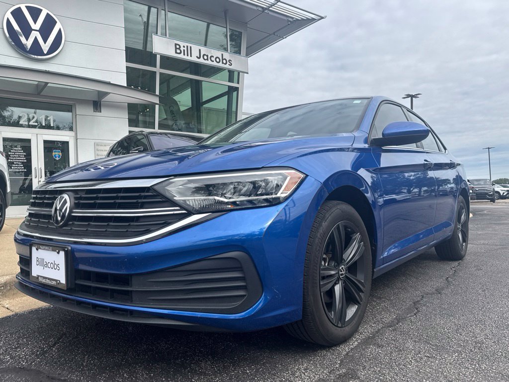 Used 2023 Volkswagen Jetta SE FWD image 3