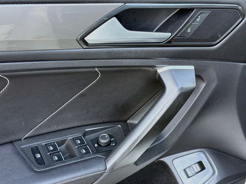 Certified 2024 Volkswagen Tiguan SE w/ Panoramic Sunroof Package FWD image 25