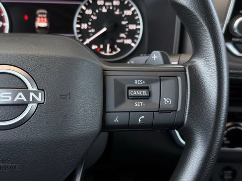 Used 2025 Nissan Rogue S FWD image 28