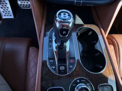 Used 2019 Bentley Bentayga AWD/4WD image 19