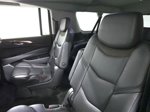 Used 2020 Cadillac Escalade ESV Premium Luxury image 27