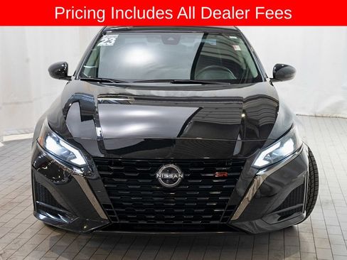 Used 2023 Nissan Altima 2.5 SR w/ SR Premium Package FWD image 2