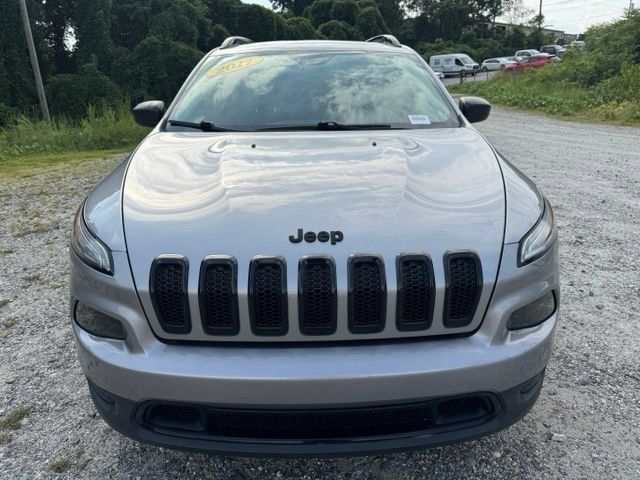 Used 2017 Jeep Cherokee Sport FWD image 2