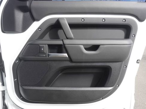 New 2026 Land Rover Defender 110 X-Dynamic SE image 21