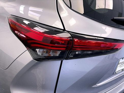 Used 2022 Toyota Highlander L image 20