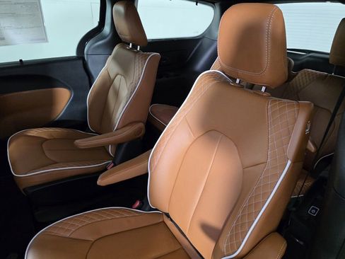 New 2026 Chrysler Pacifica Pinnacle w/ Trailer Tow Group image 16