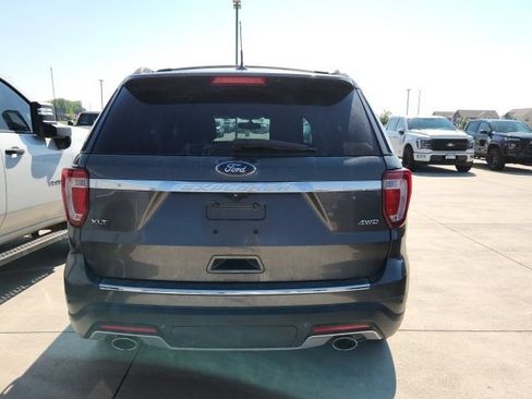 Used 2018 Ford Explorer XLT w/ Equipment Group 202A AWD/4WD image 2