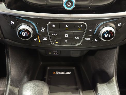 Used 2023 Chevrolet Traverse High Country image 33