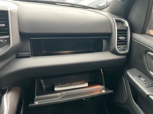 Used 2019 RAM 1500 Big Horn AWD/4WD image 40