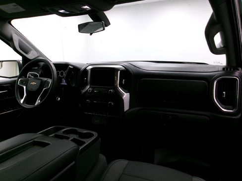 Used 2020 Chevrolet Silverado 1500 LT w/ Trailering Package image 3