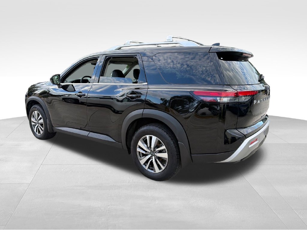 Used 2022 Nissan Pathfinder SL FWD image 5