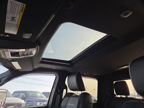 Used 2024 RAM 2500 Laramie w/ Night Edition image 10