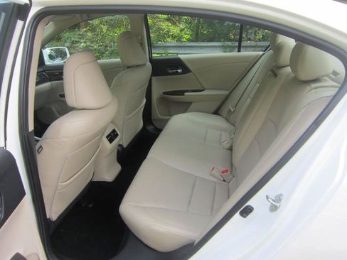 Used 2017 Honda Accord EX-L image 12