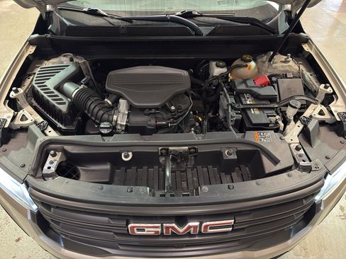 Used 2022 GMC Acadia AT4 w/ Technology Package AWD/4WD image 33