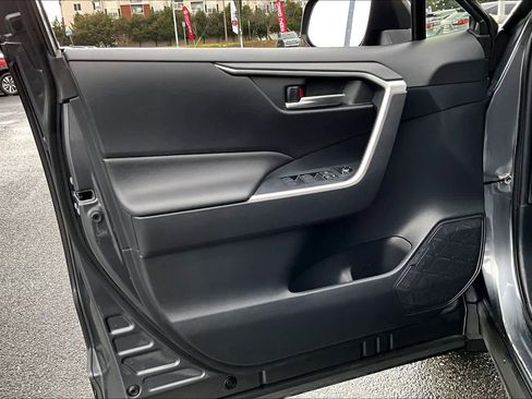 Used 2020 Toyota RAV4 XLE w/ Convenience Package image 22