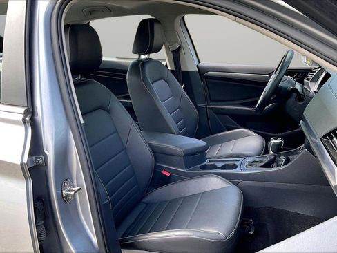 Used 2024 Volkswagen Jetta SE FWD image 23